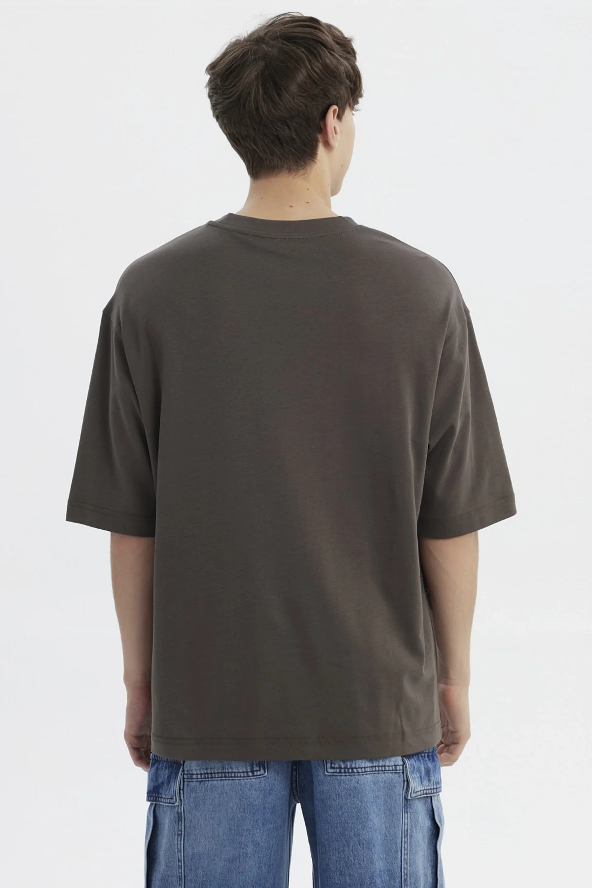 Polera Hombre Overside Fit Acero - Image 3