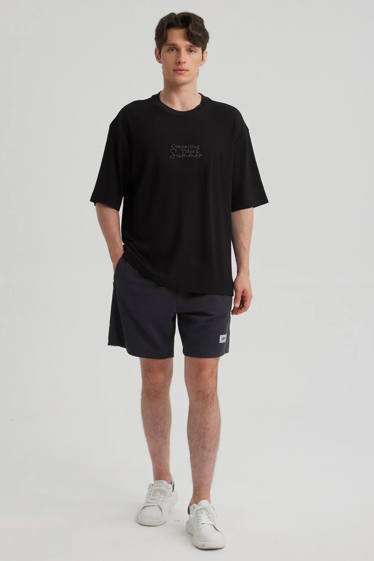 Polera Hombre Oversize Bordada Negro - Image 4