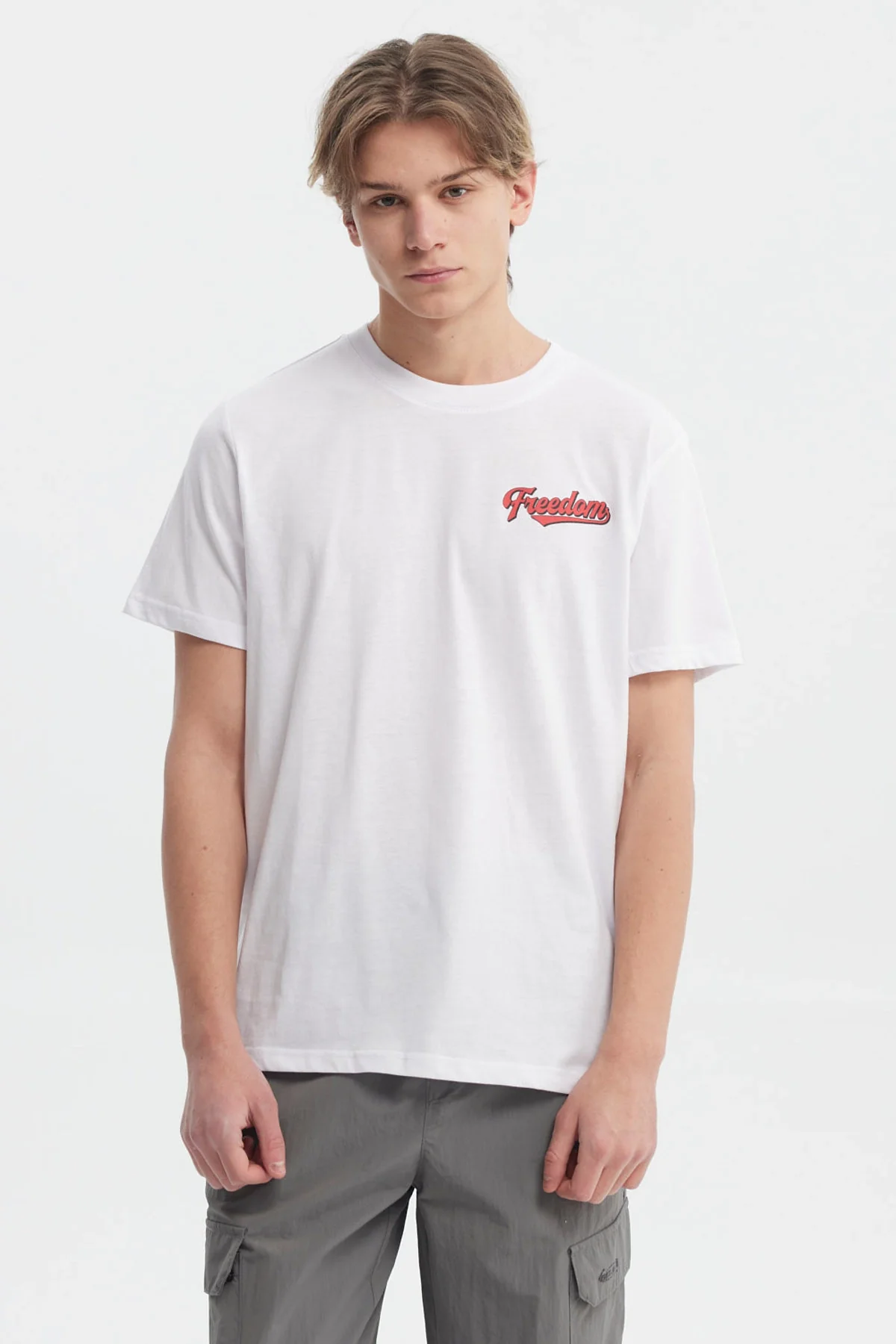 Polera Hombre Regular Fit Print Trasero Blanco