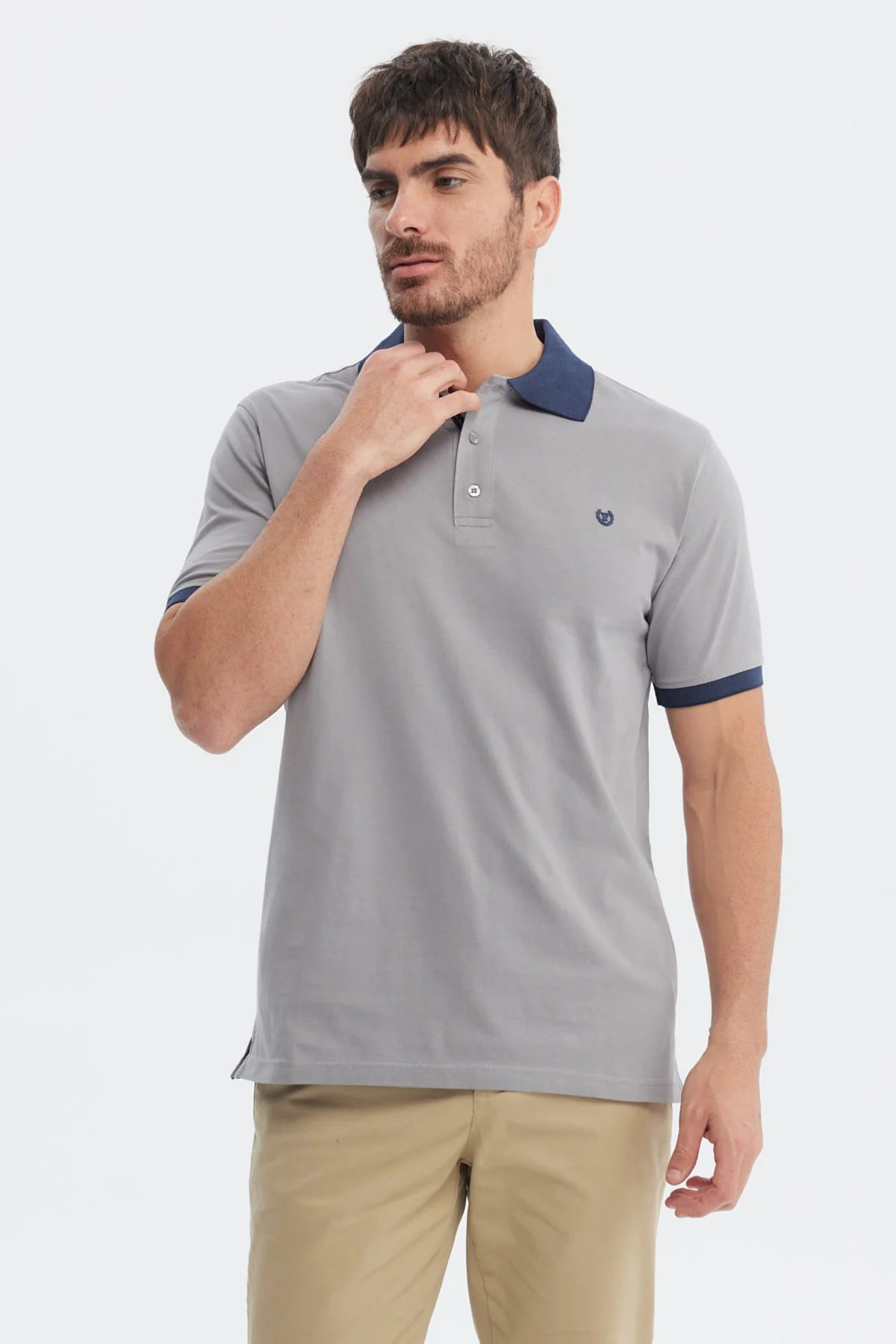 Polera Hombre Slim Cuello Camisero Gris