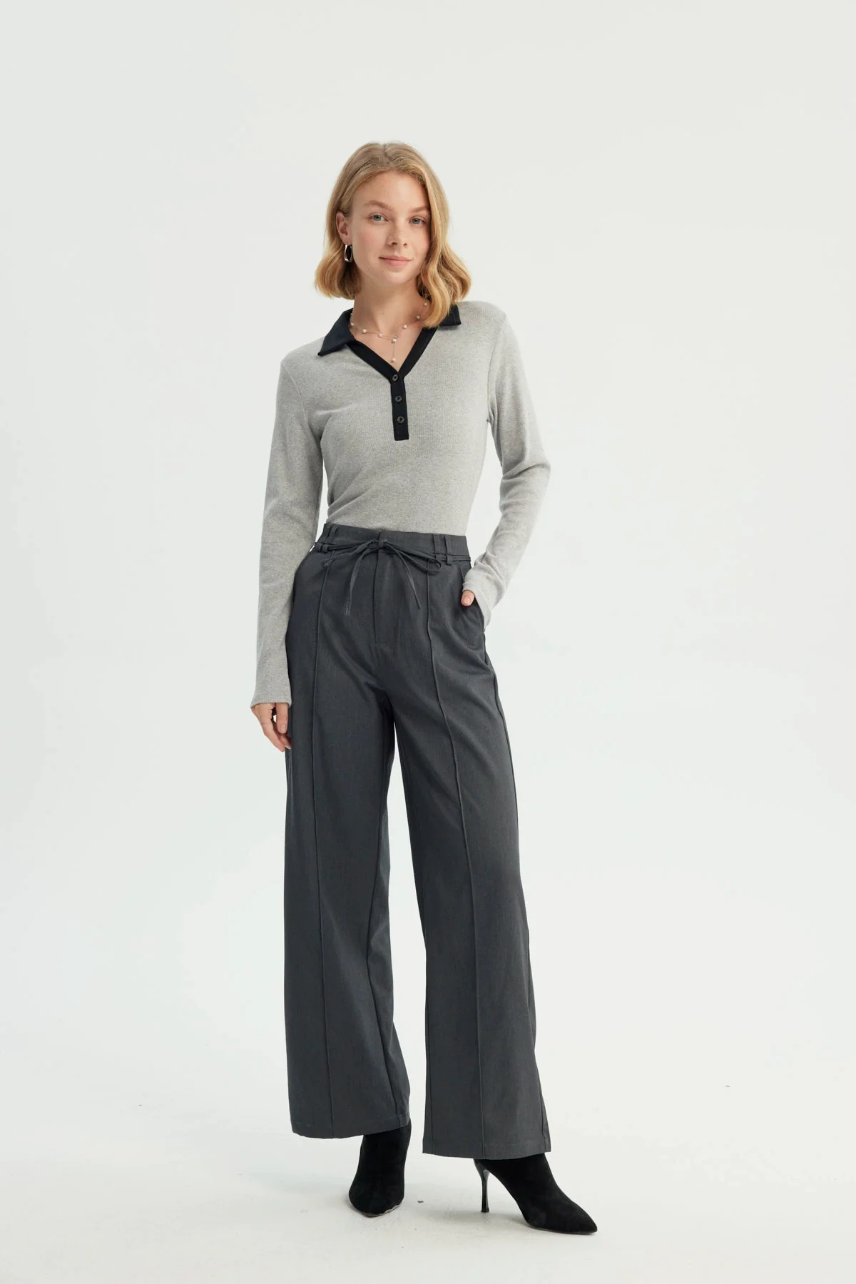 Polera Mujer Ajustada Cuello Polo Gris Melange - Image 4