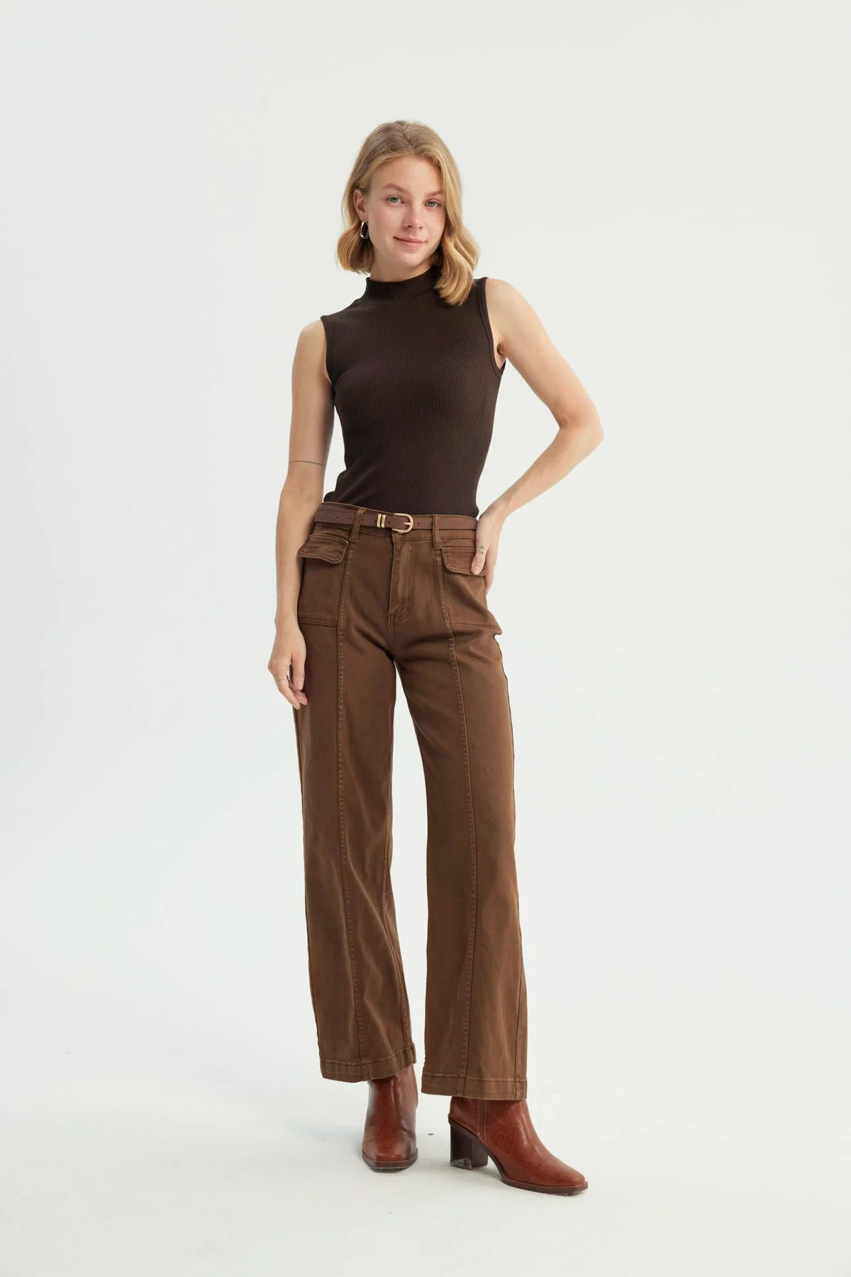 Polera Mujer Ajustada Sin Mangas Chocolate - Image 4
