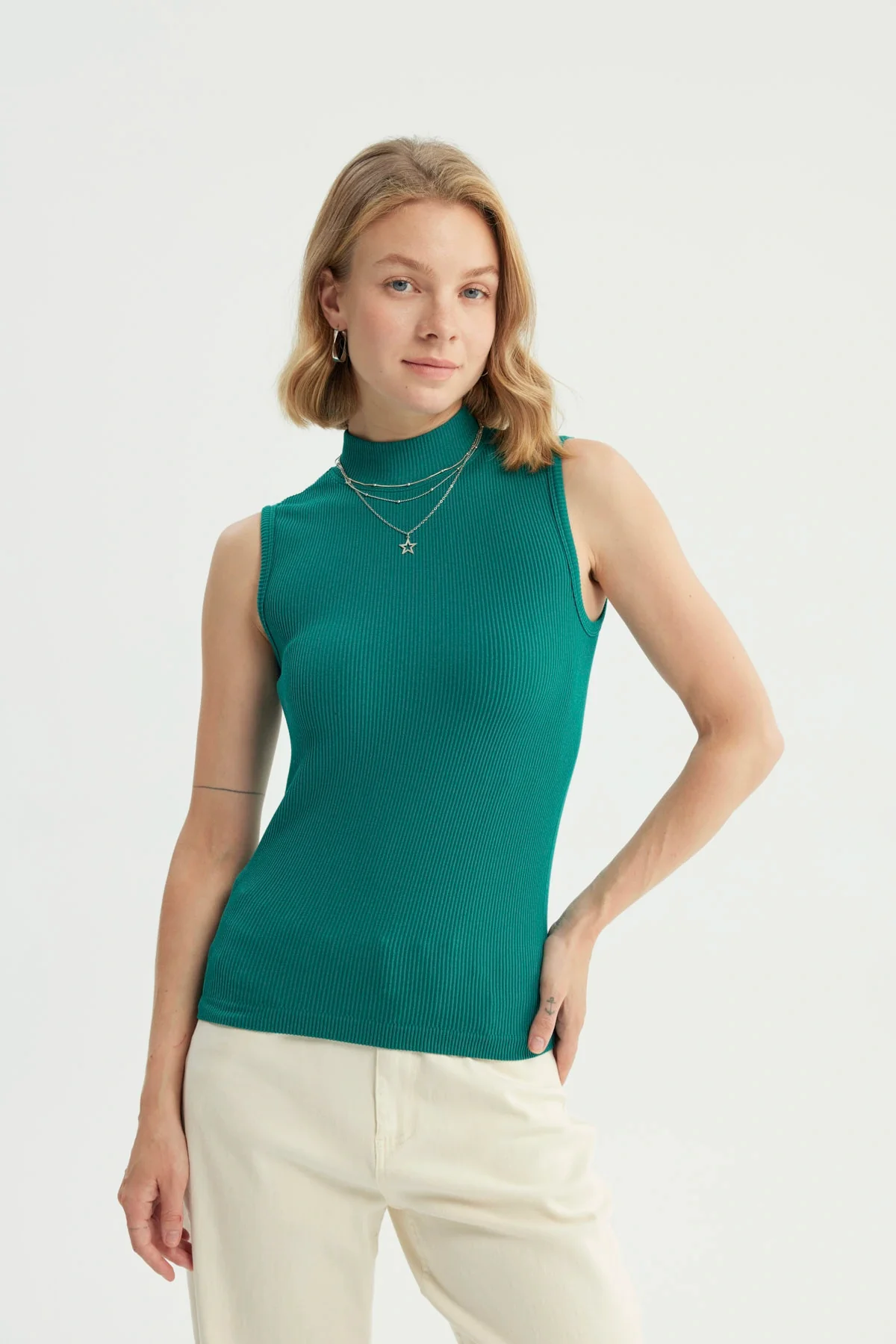 Polera Mujer Ajustada Sin Mangas Verde
