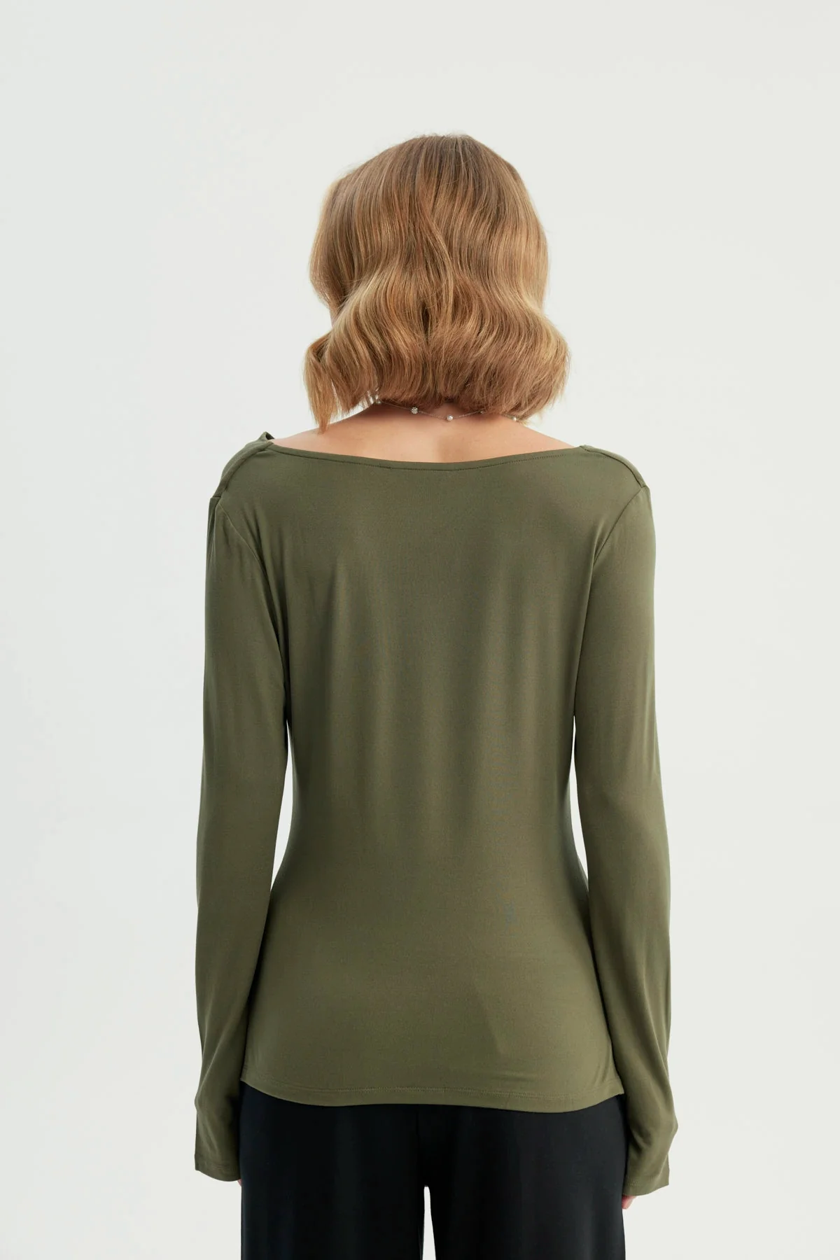 Polera Mujer Ajustada Verde Militar - Image 3