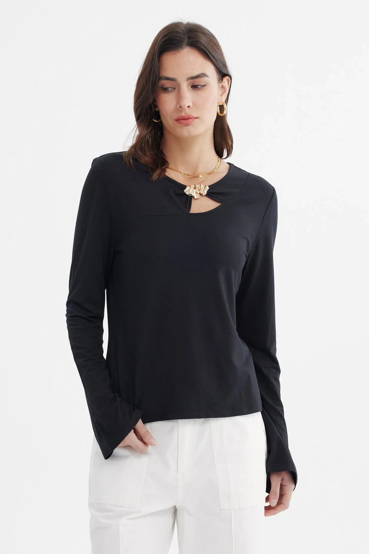 Polera Mujer Aplicación Metalica En Pecho Negro