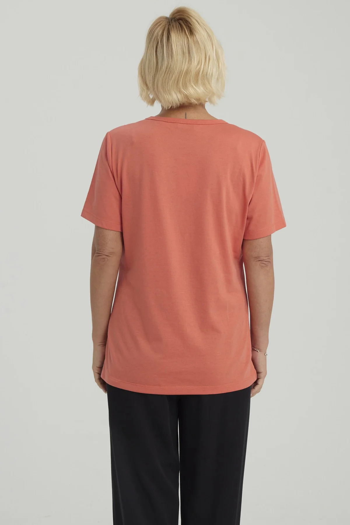 Polera Mujer Con Tachas Terracota - Image 3