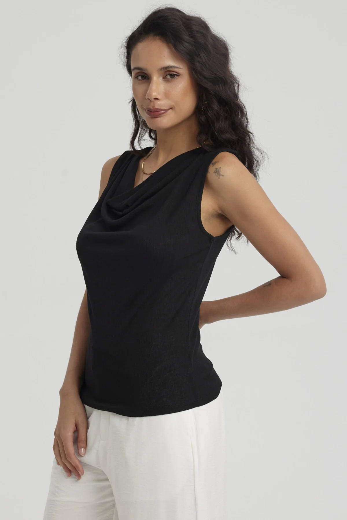 Polera Mujer Cuello Drapeado Negro - Image 2