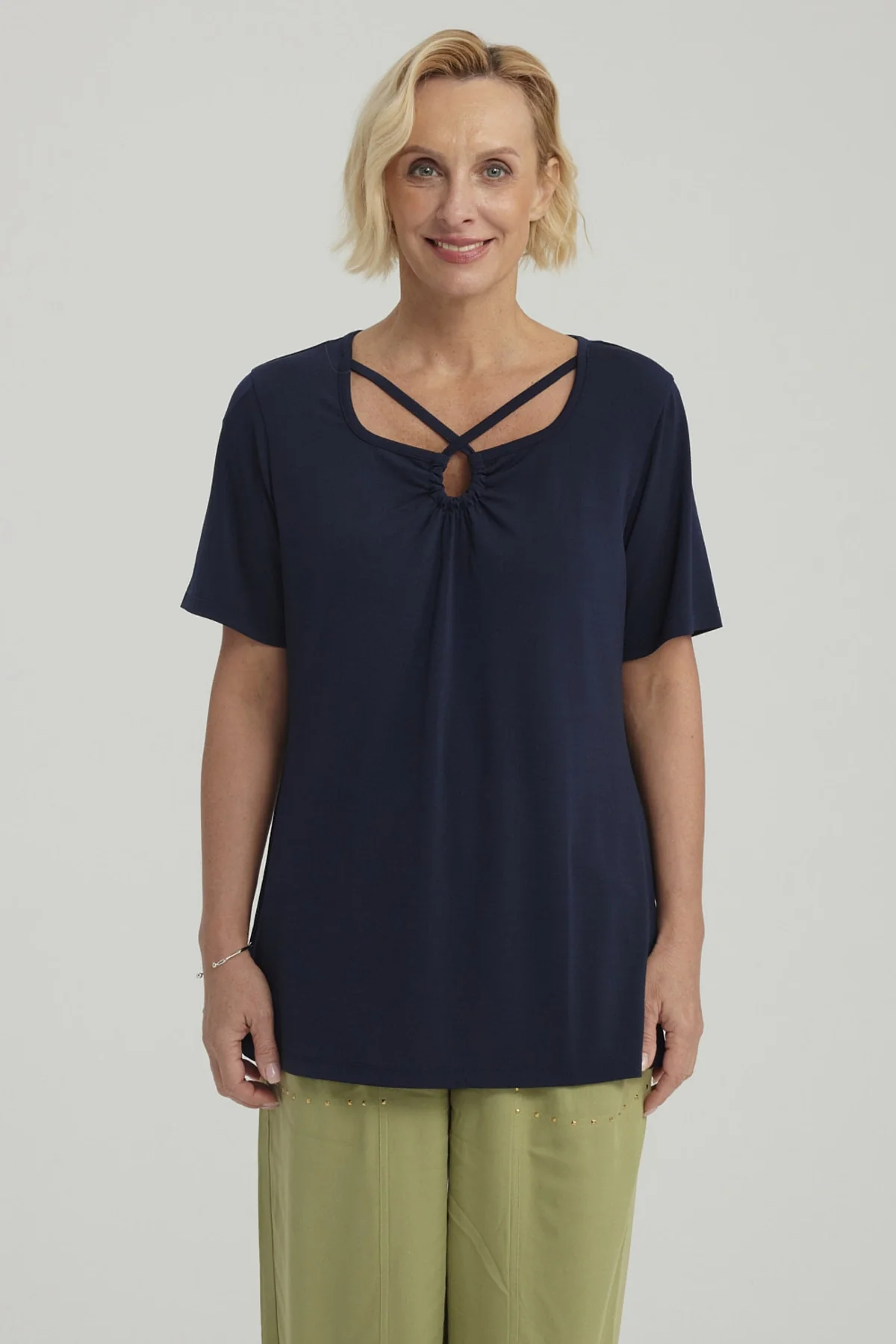 Polera Mujer Detalle Cuello Azul Oscuro