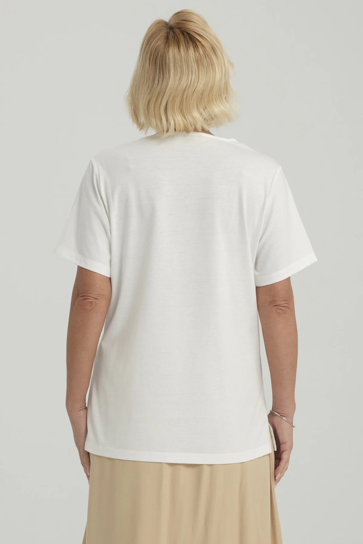 Polera Mujer Detalle Escote Crudo - Image 3