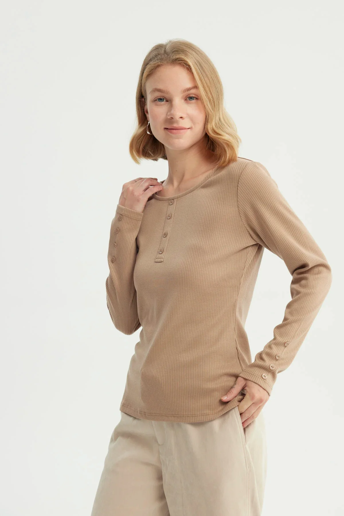 Polera Mujer Slim Beige - Image 2
