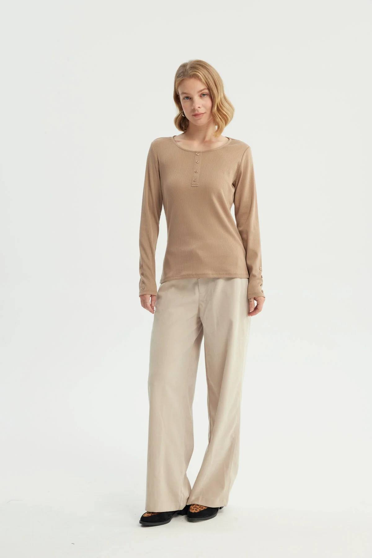 Polera Mujer Slim Beige - Image 4