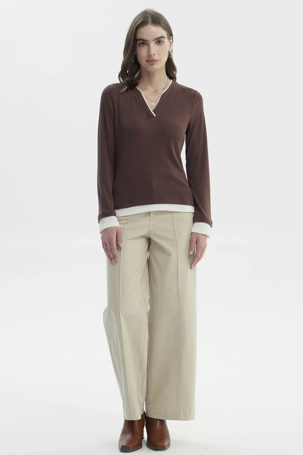 Polera Mujer Slim Café Claro - Image 4