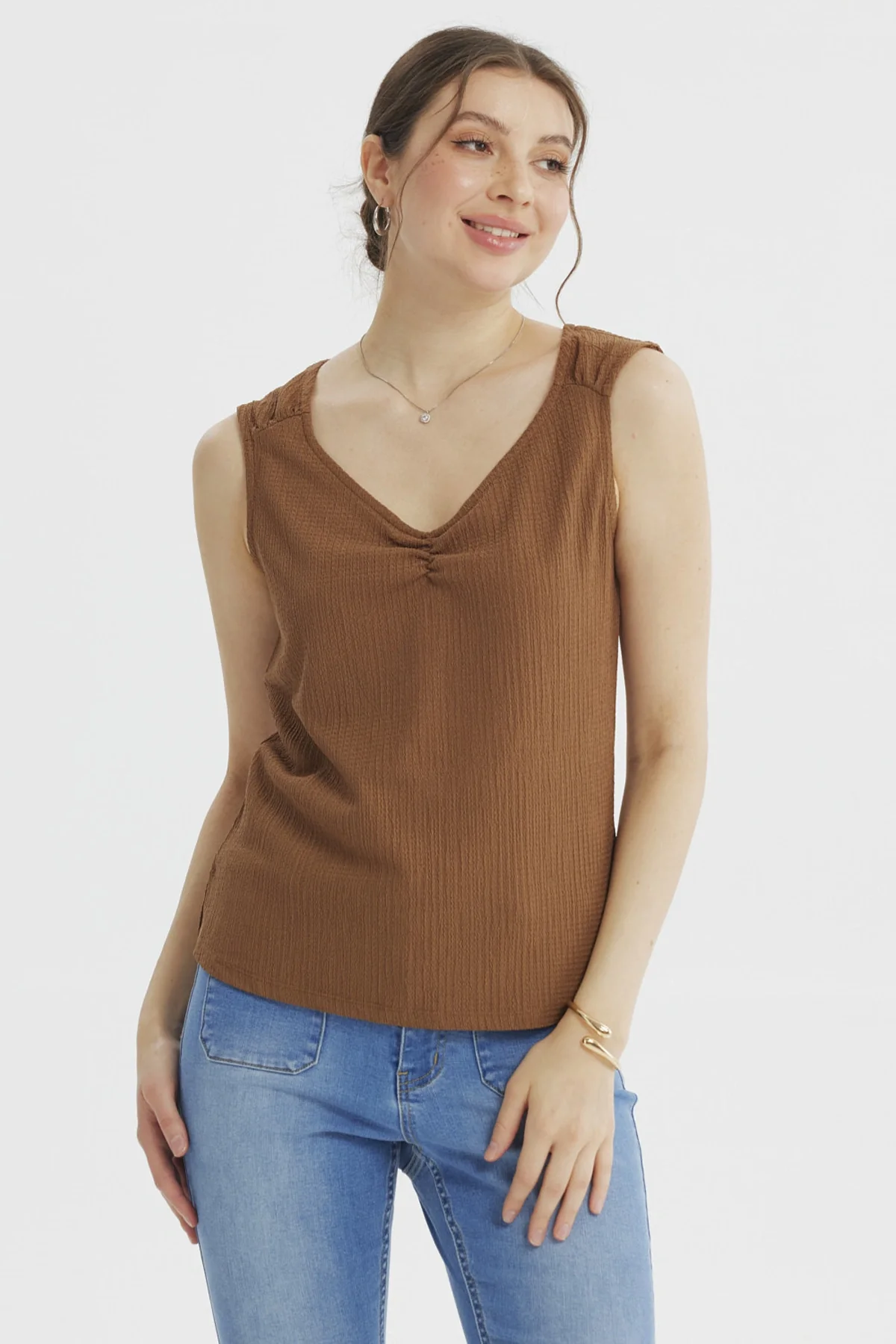 Polera Mujer Textura Recogido En Pecho Café