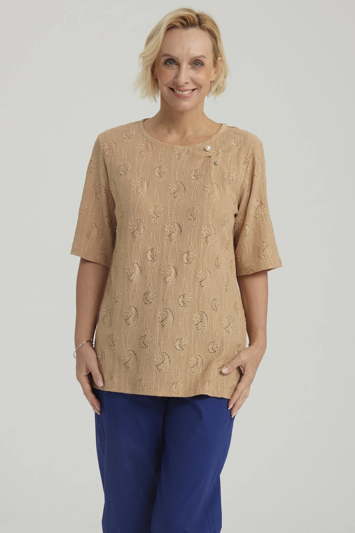 Polera Mujer Texturizada Beige Oscuro