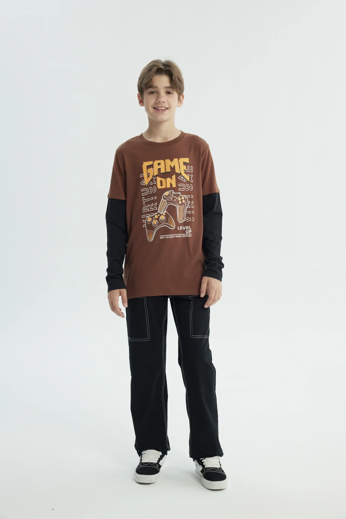 Polera Niño Básica Print Café - Image 4