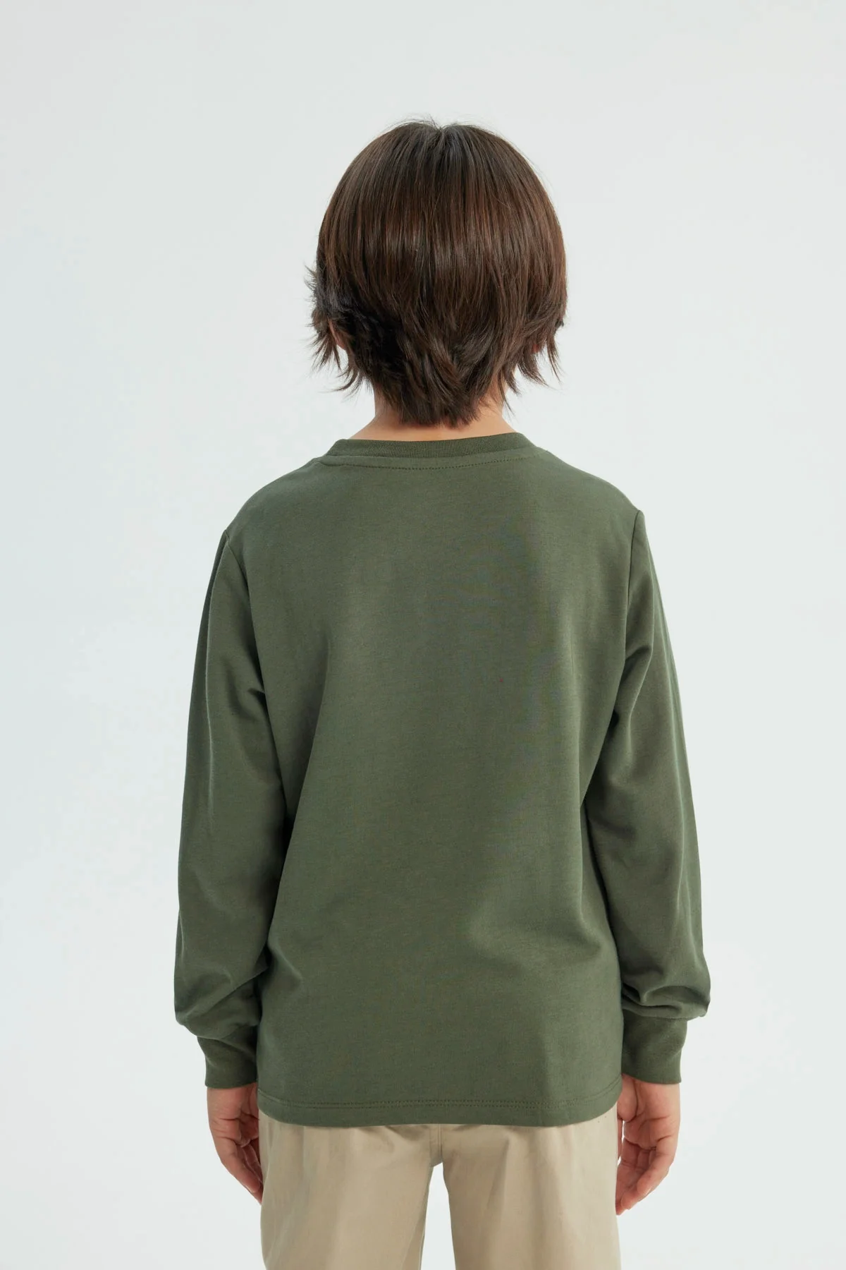 Polera Niño Regular Verde Militar - Image 3