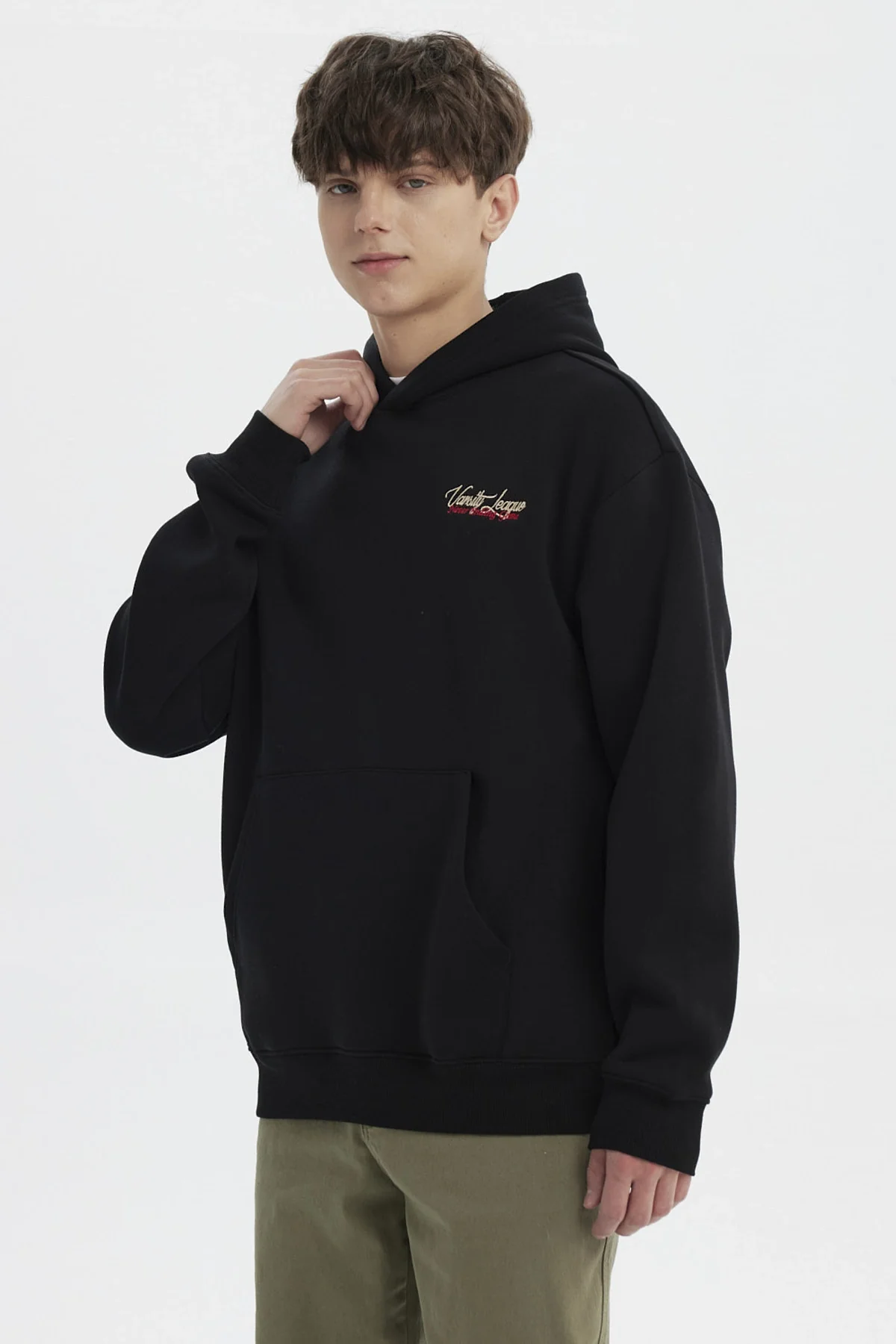 Polerón Hombre Slim Con Gorro Negro - Image 3
