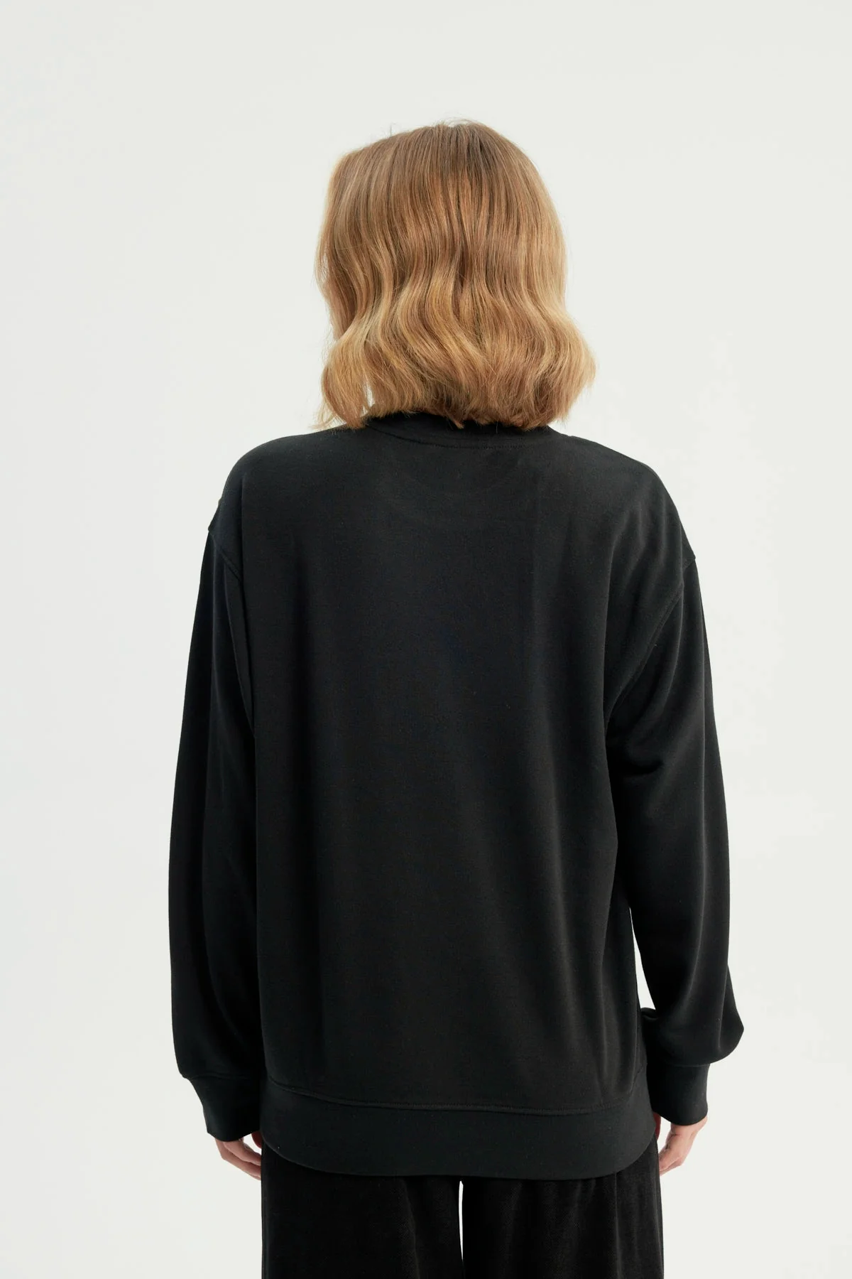 Polerón Mujer Clásico Negro - Image 3
