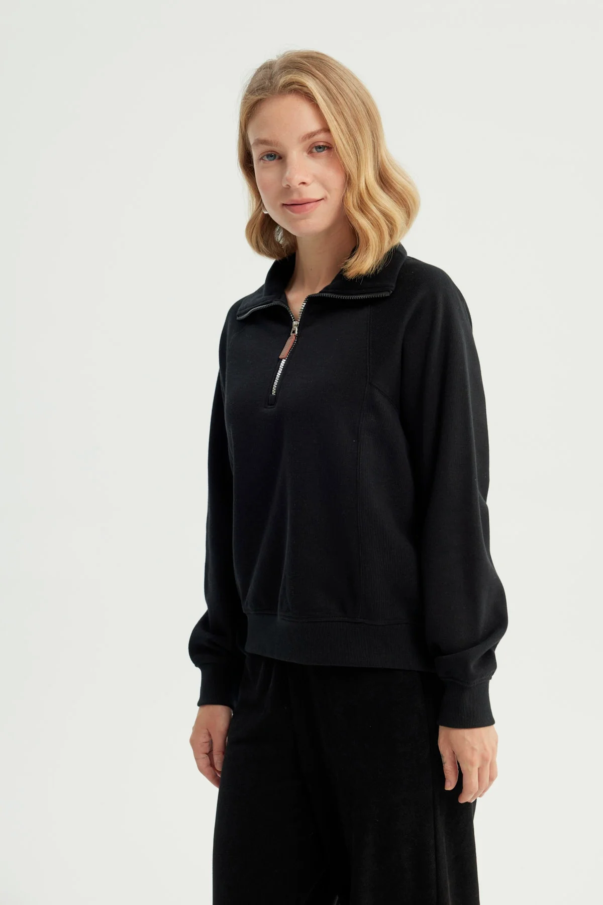 Polerón Mujer Oversize Negro - Image 2