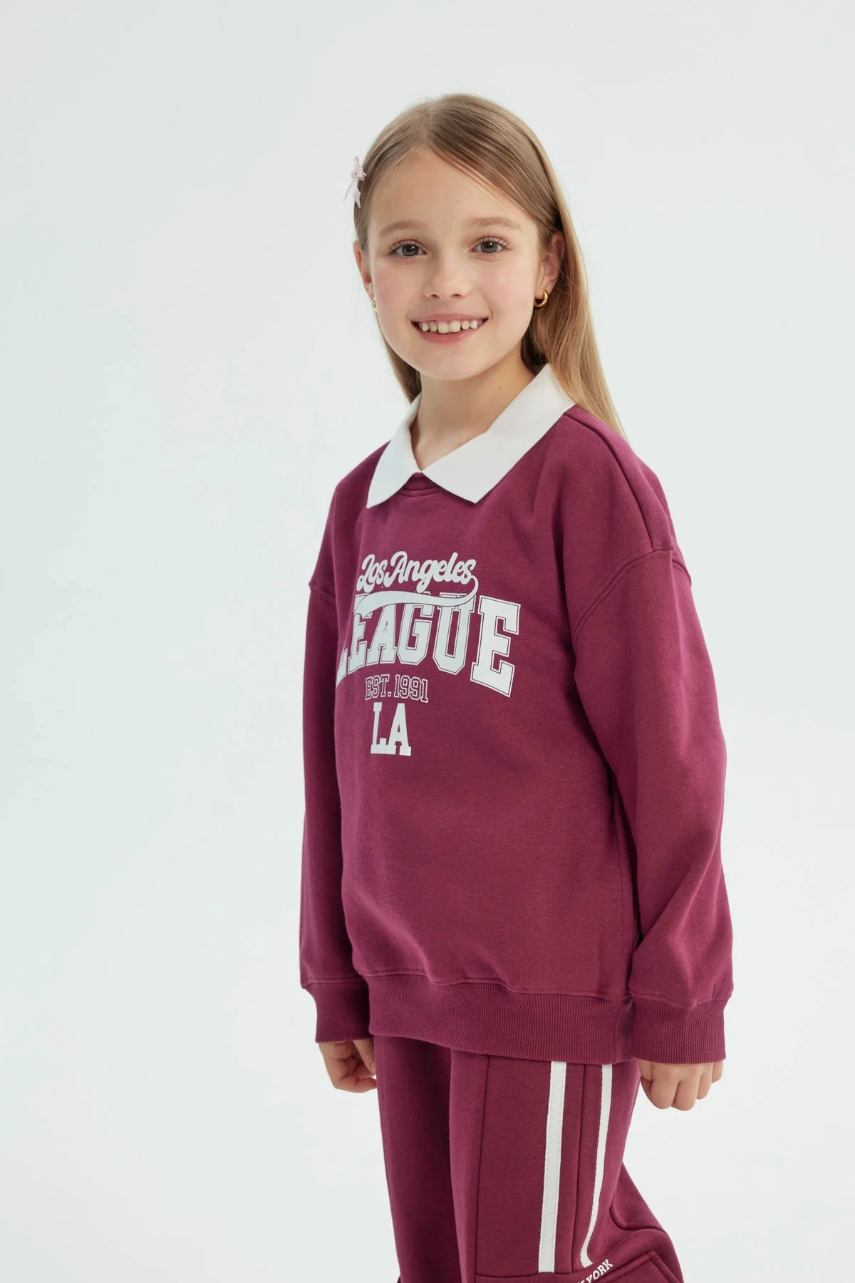 Polerón Niña Classic Cuello Camisero Burdeo - Image 2