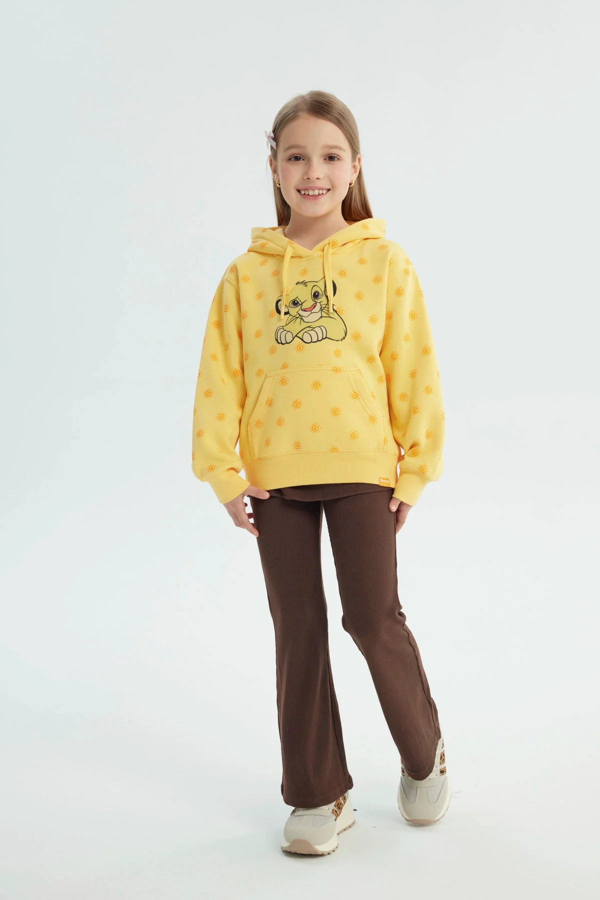 Polerón Niña Rey León Amarillo - Image 4