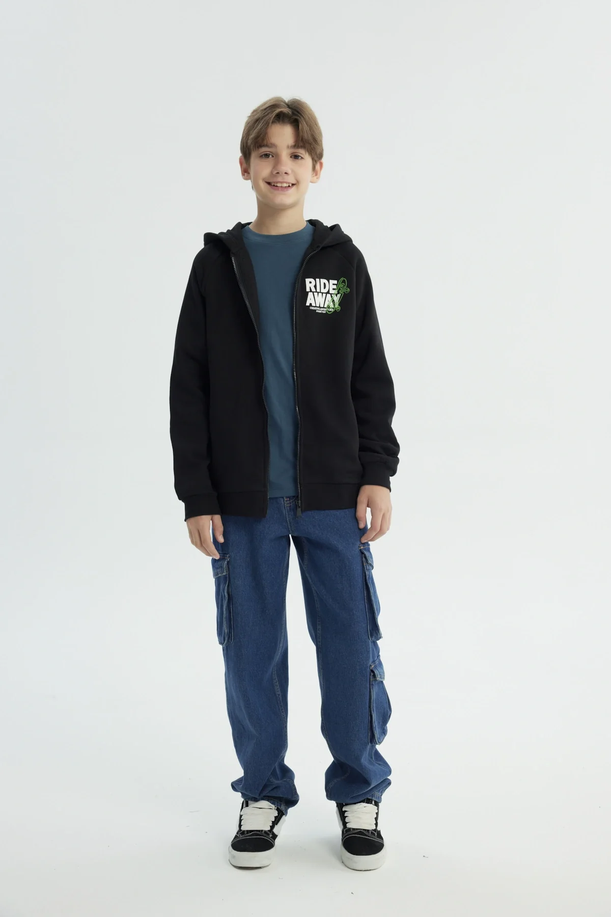 Polerón Niño Regular Negro - Image 4