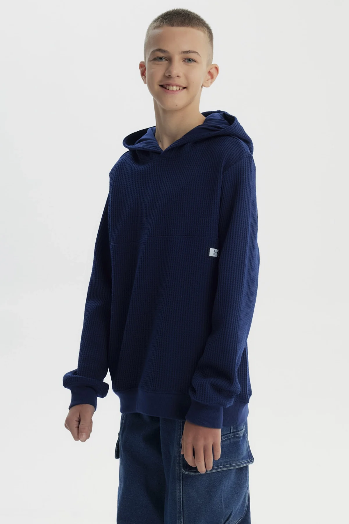 Polerón Niño Slim Con Gorro Azul Oscuro - Image 2