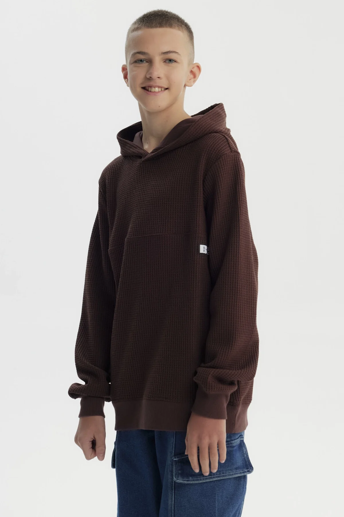 Polerón Niño Slim Con Gorro Café - Image 2