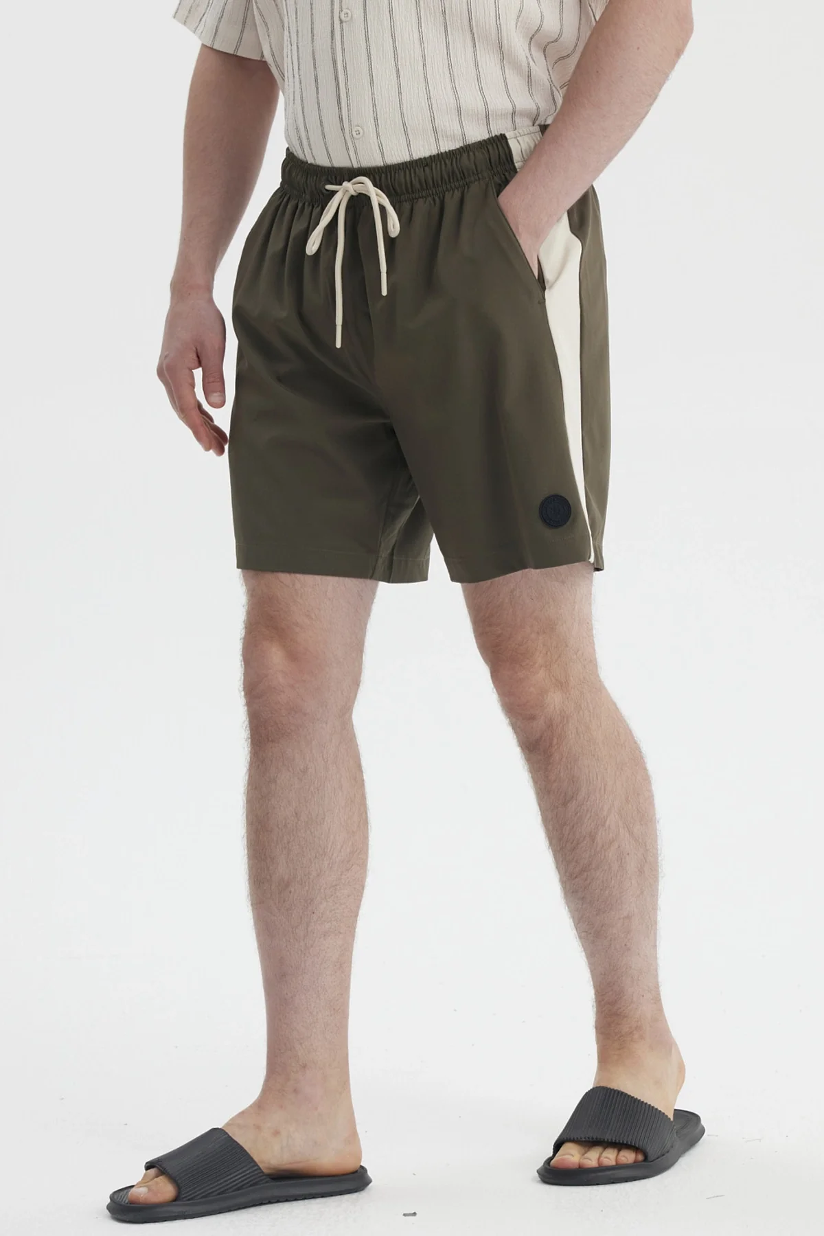 Short de Baño Hombre Liso Verde Militar - Image 2