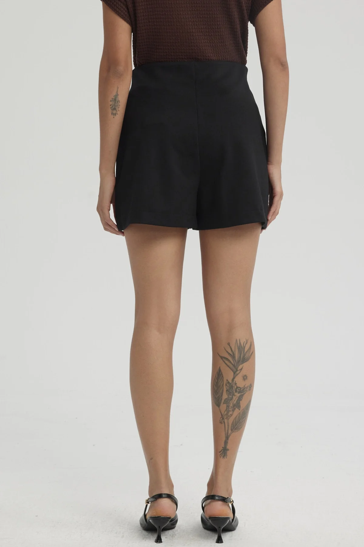 Short Mujer Elasticada Aplicación Negro - Image 3