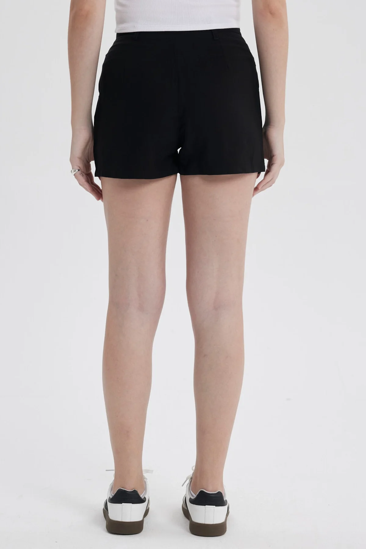 Short Mujer Sastrero Negro - Image 3