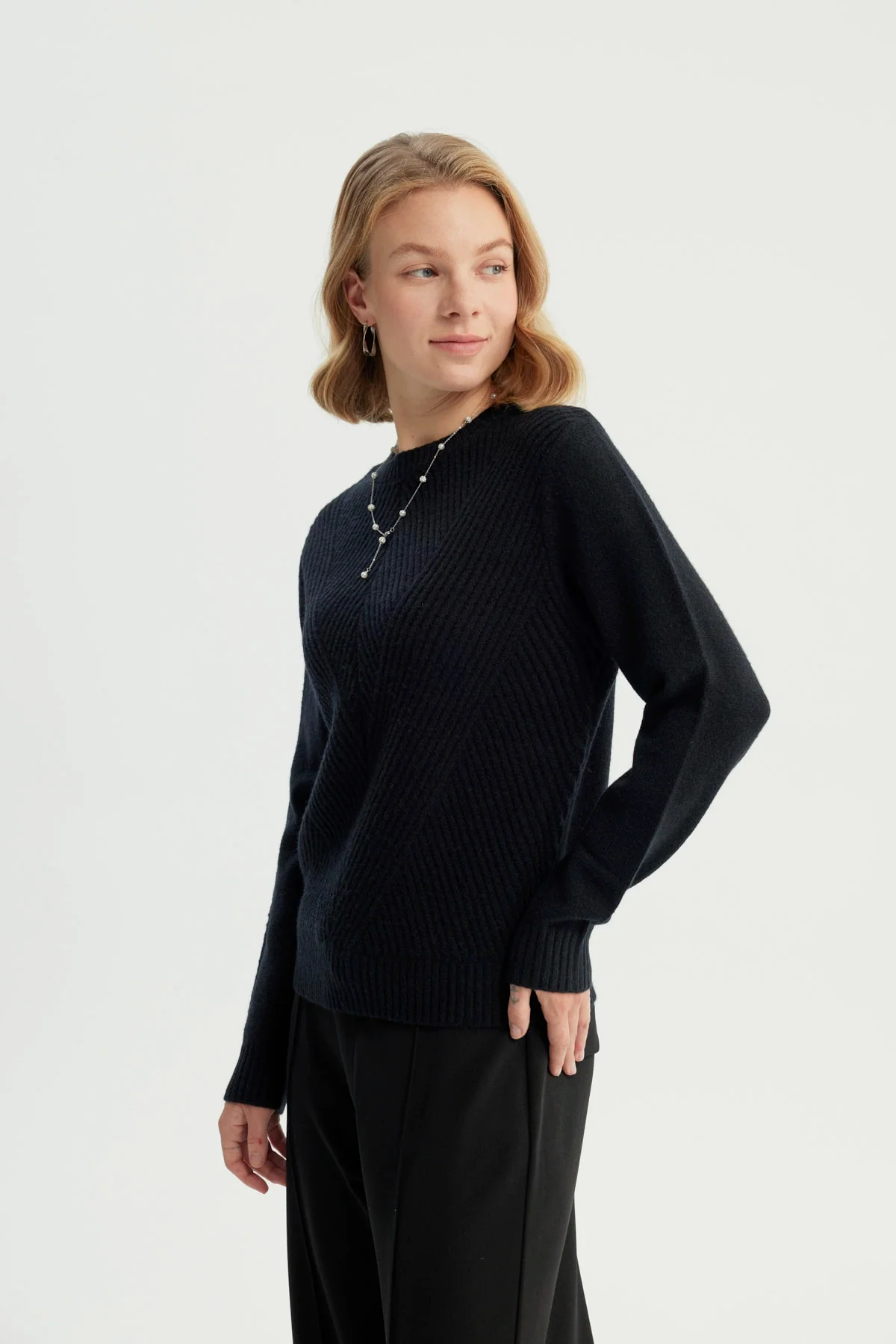 Sweater Mujer Classic Negro - Image 2