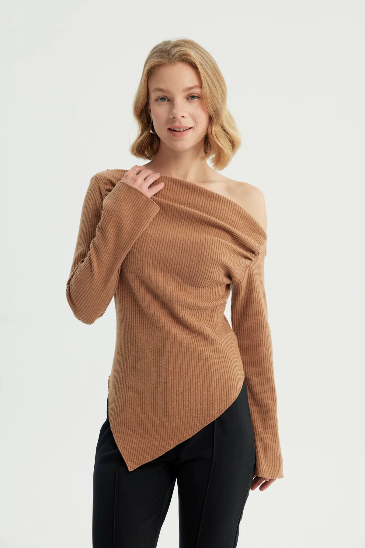 Sweater Mujer Con Faldón Camel