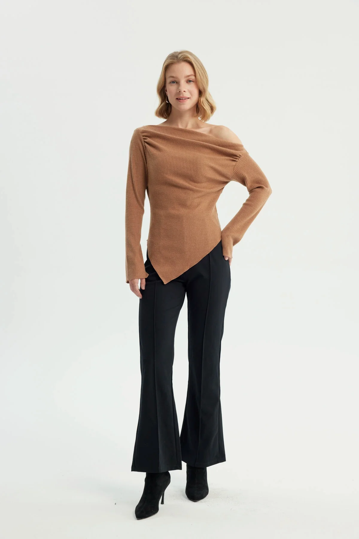 Sweater Mujer Con Faldón Camel - Image 4
