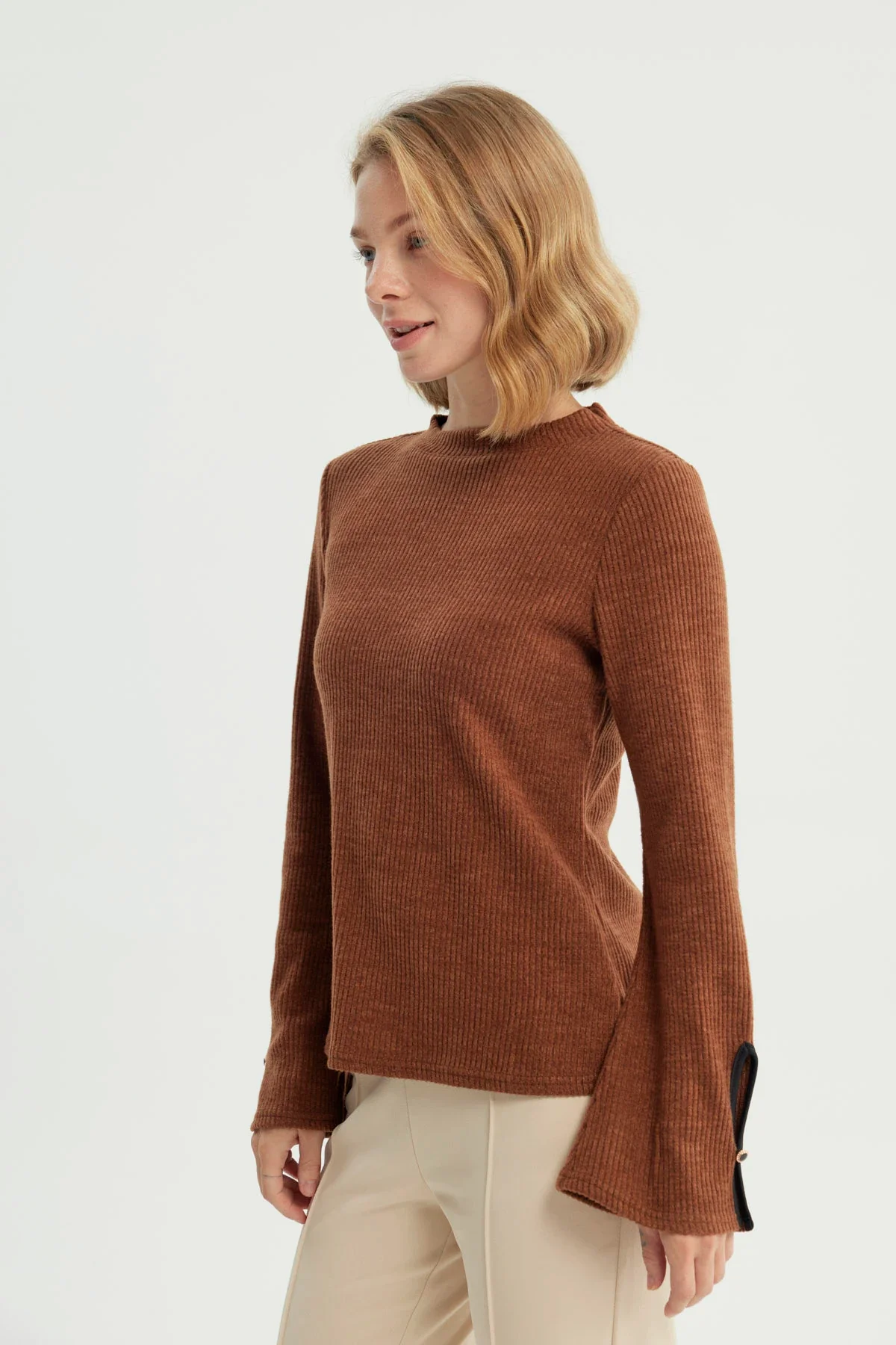 Sweater Mujer Regular Camel Oscuro - Image 2