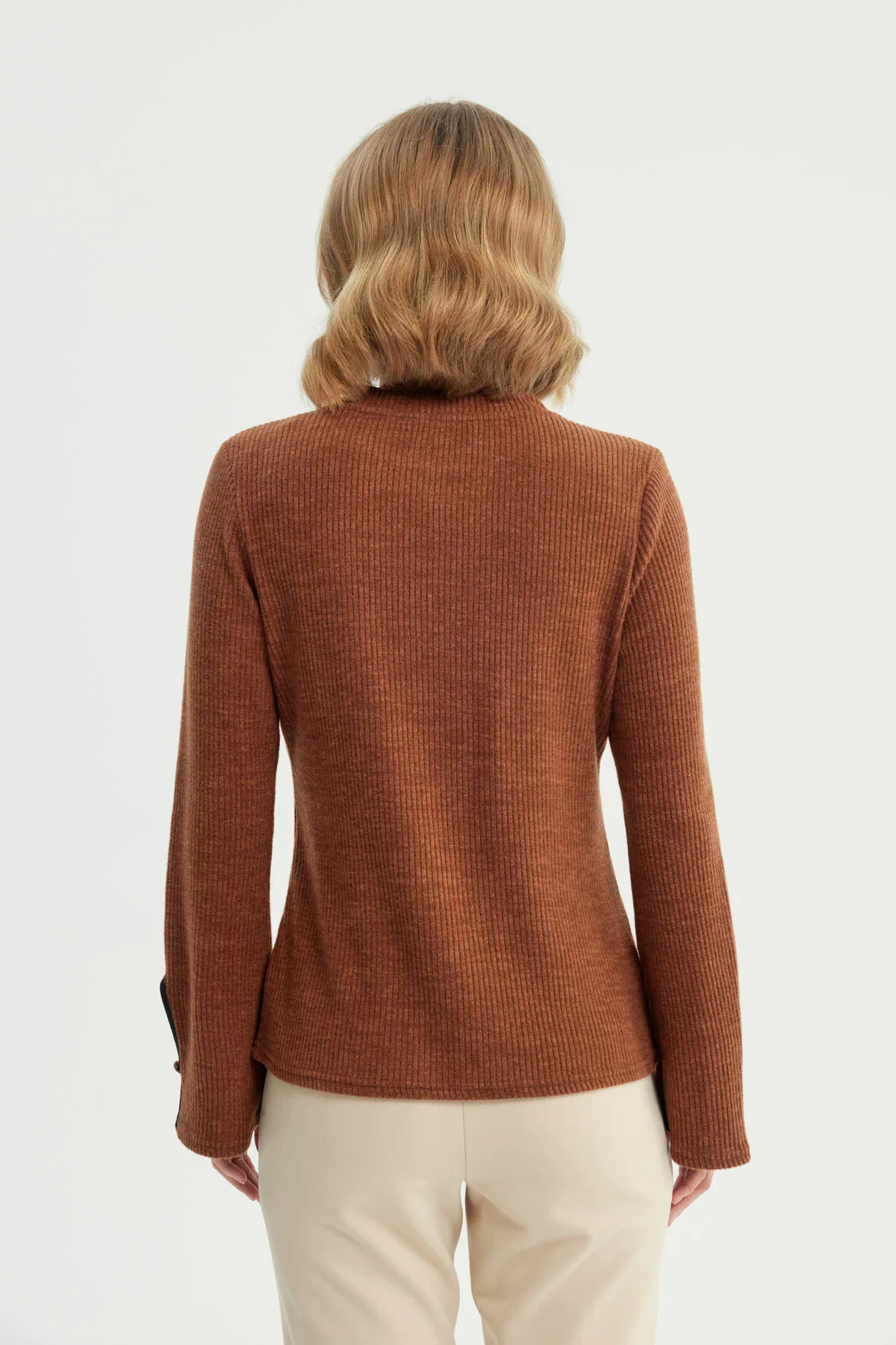 Sweater Mujer Regular Camel Oscuro - Image 3