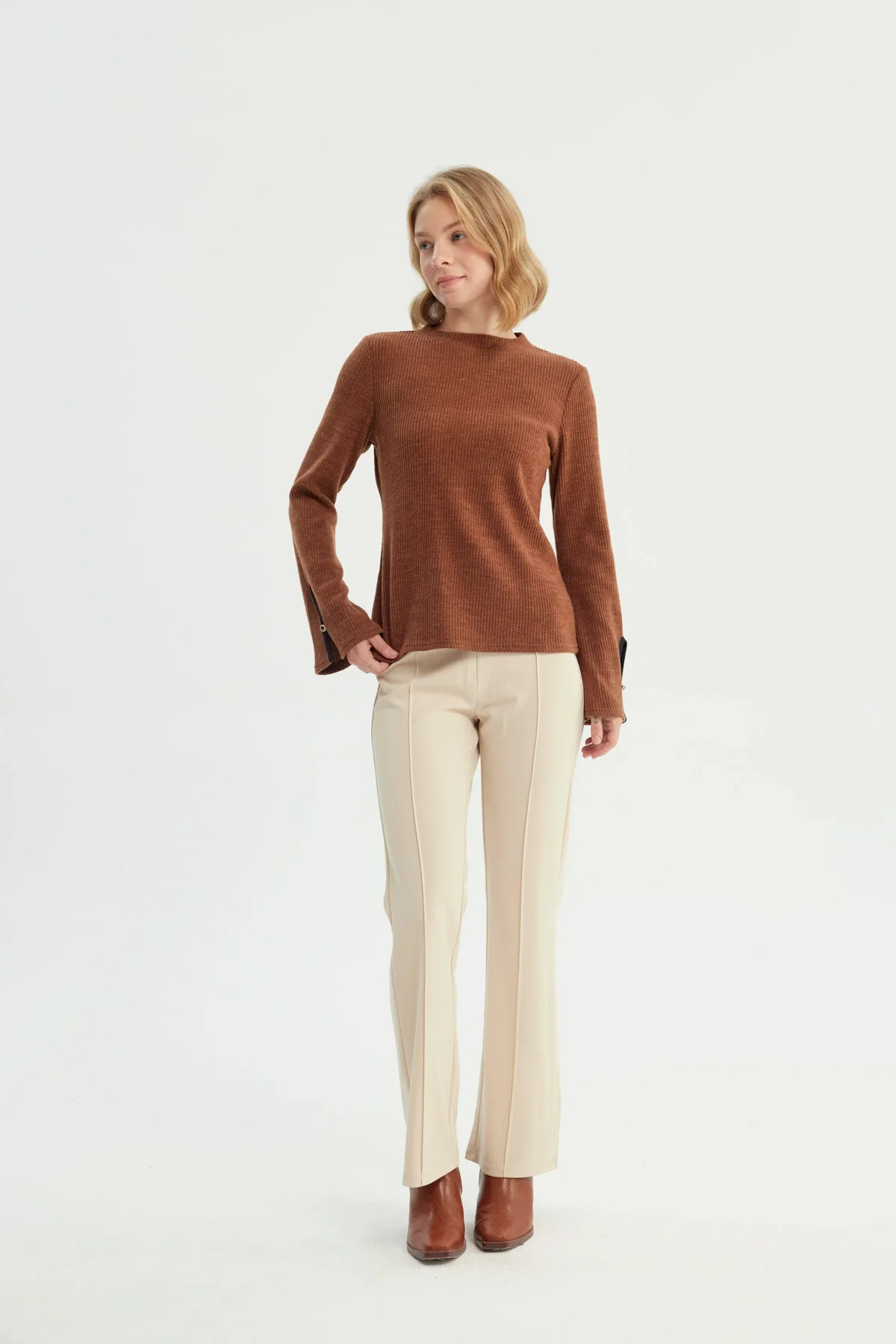 Sweater Mujer Regular Camel Oscuro - Image 4