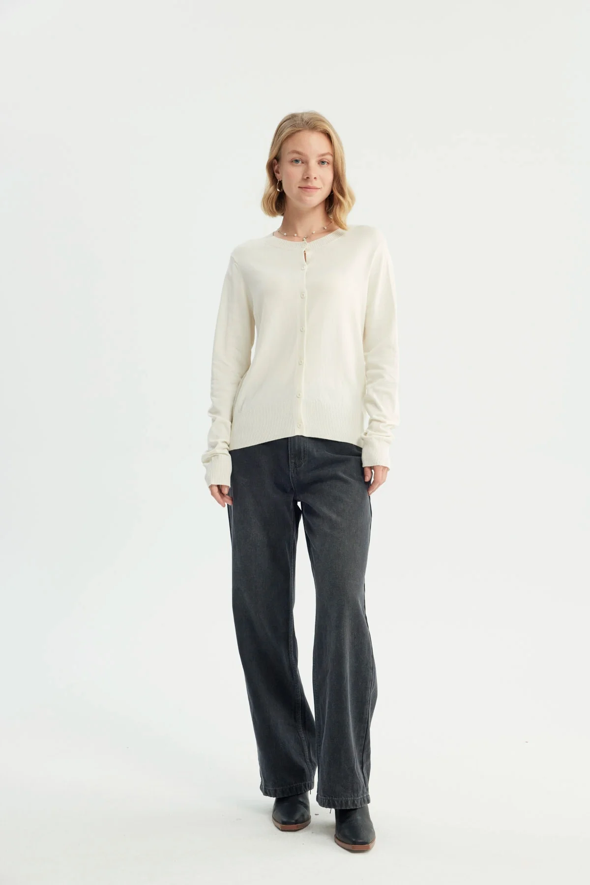 Sweater Mujer Regular Crema - Image 4
