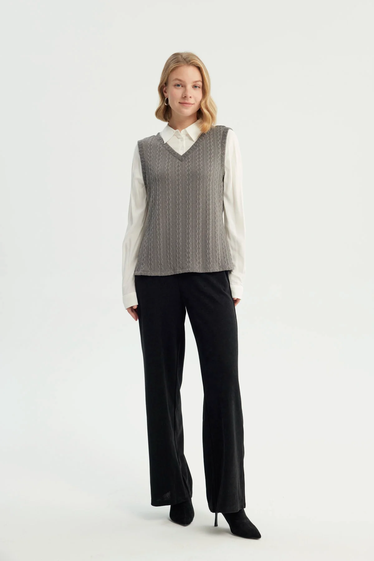 Sweater Mujer Regular Gris Oscuro - Image 4