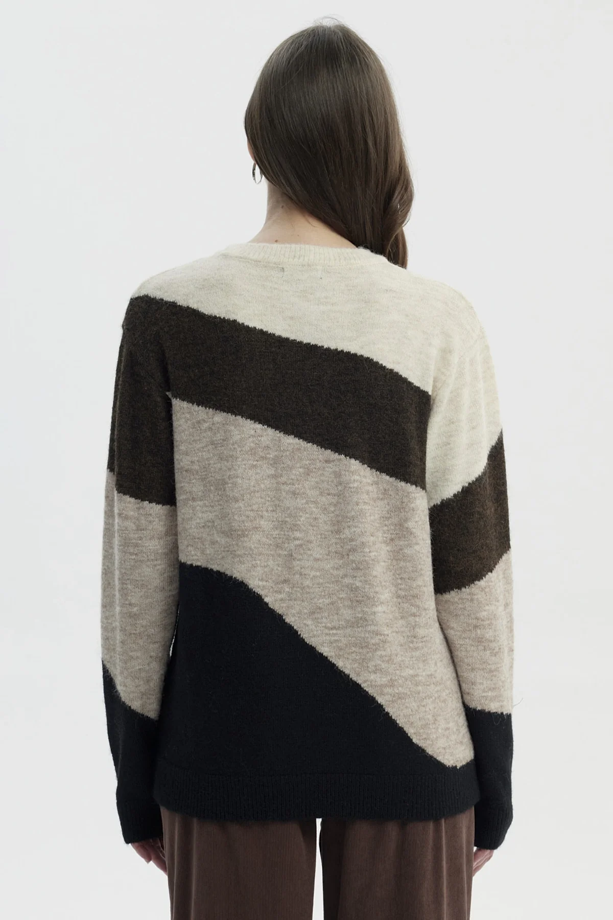 Sweater Mujer Slim Cuello Redondo Café - Image 3