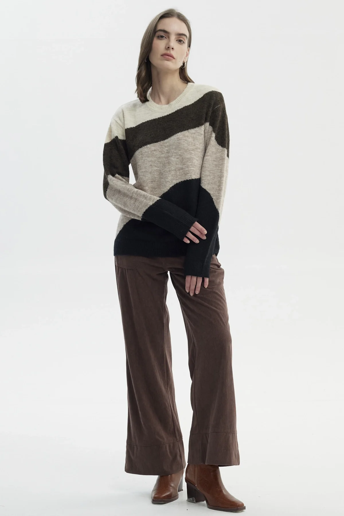 Sweater Mujer Slim Cuello Redondo Café - Image 4